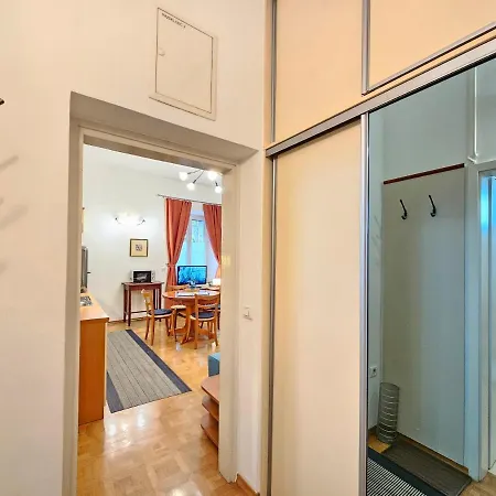 Spacious Central Studio Nika 2 Tour As Ljubljana Extérieur photo