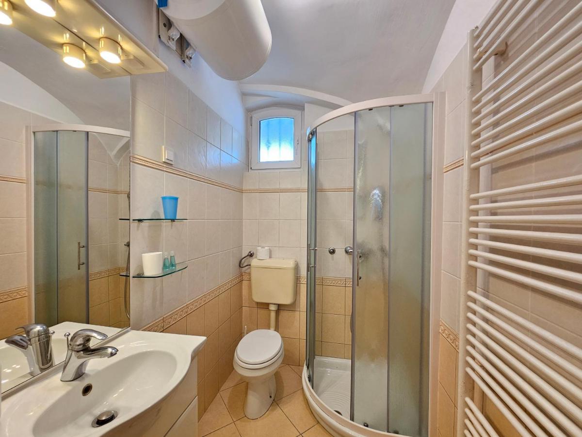 Spacious Nika 2 Tour As